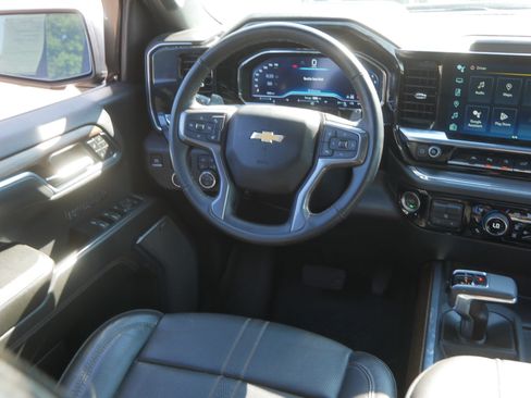 Used 2024 Chevrolet Silverado 1500 High Country w/ High Country Premium Package AWD/4WD image 9