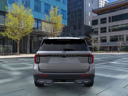 New 2025 Ford Explorer Active AWD/4WD image 5