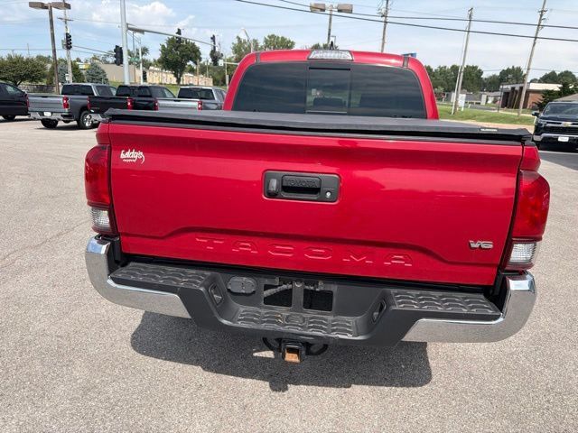 Used 2018 Toyota Tacoma TRD Off-Road AWD/4WD image 17