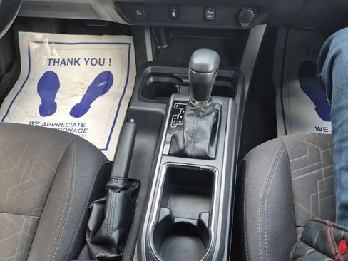 Used 2017 Toyota Tacoma SR image 12