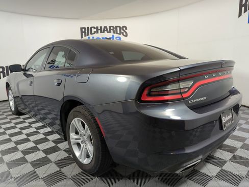 Used 2018 Dodge Charger SXT image 2