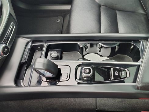 Certified 2023 Volvo XC60 B5 Core w/ Climate Package image 21