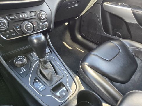 Used 2022 Jeep Cherokee Latitude image 12