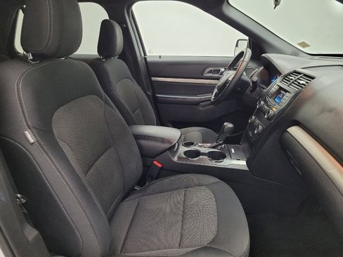 Used 2018 Ford Explorer XLT image 21