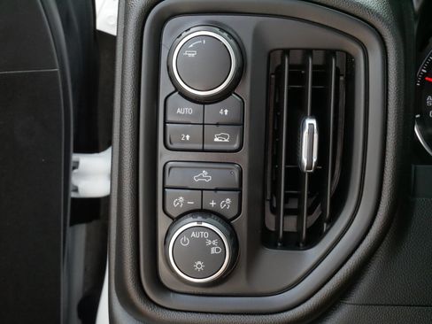 Used 2022 Chevrolet Silverado 1500 Custom w/ Rally Edition AWD/4WD image 27