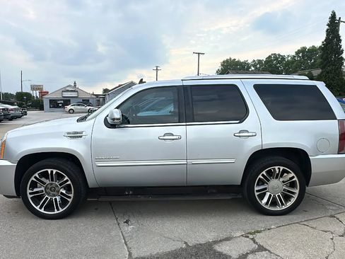 Used 2012 Cadillac Escalade Premium AWD/4WD image 8