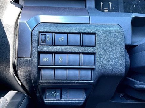 Used 2025 Toyota Tacoma SR5 AWD/4WD image 17