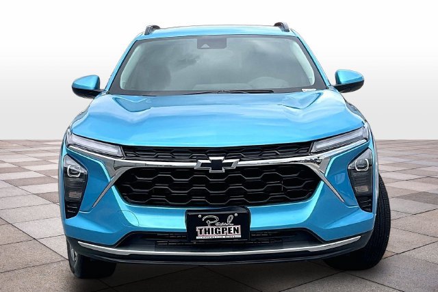 Used 2025 Chevrolet Trax LT w/ LT Convenience Package FWD image 3
