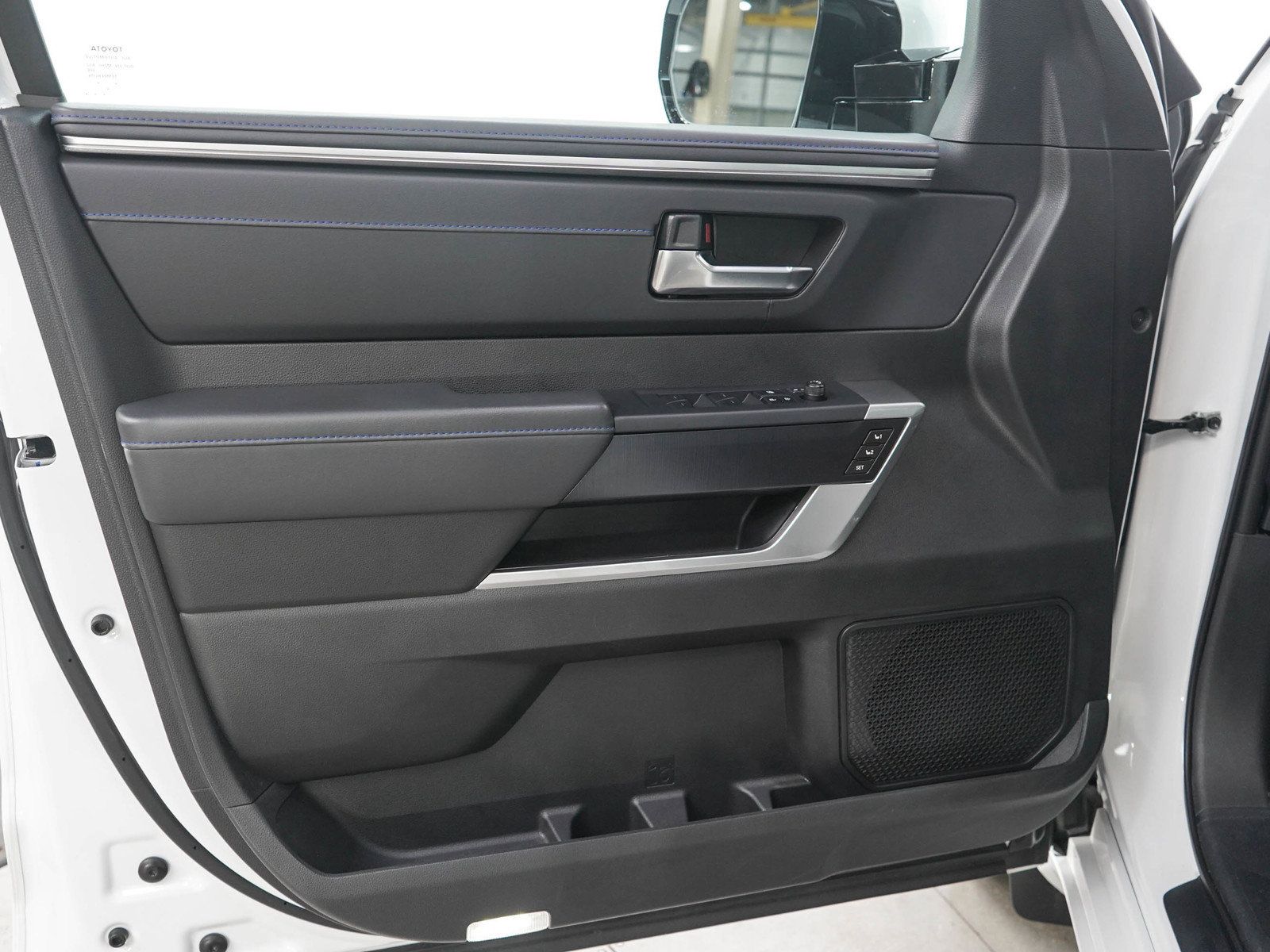 Used 2025 Toyota Sequoia Platinum AWD/4WD image 22