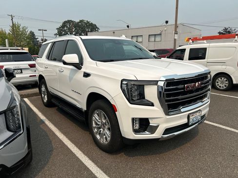 Used 2023 GMC Yukon SLT w/ SLT Premium Package AWD/4WD image 2