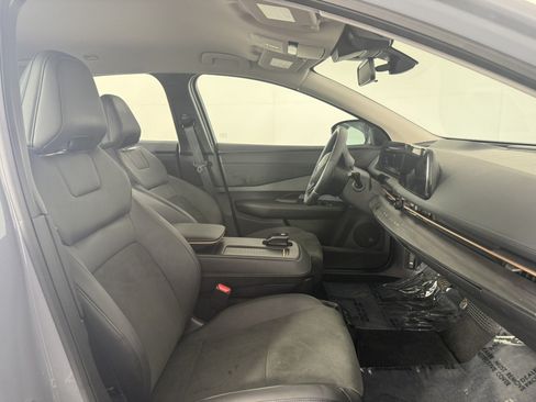 Used 2024 Nissan Ariya AWD image 10