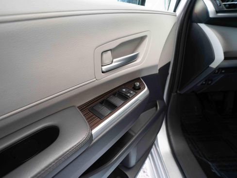 Used 2021 Toyota Sienna XLE AWD/4WD image 7