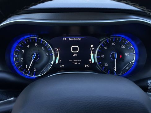 Used 2021 Chrysler Pacifica Touring-L image 16