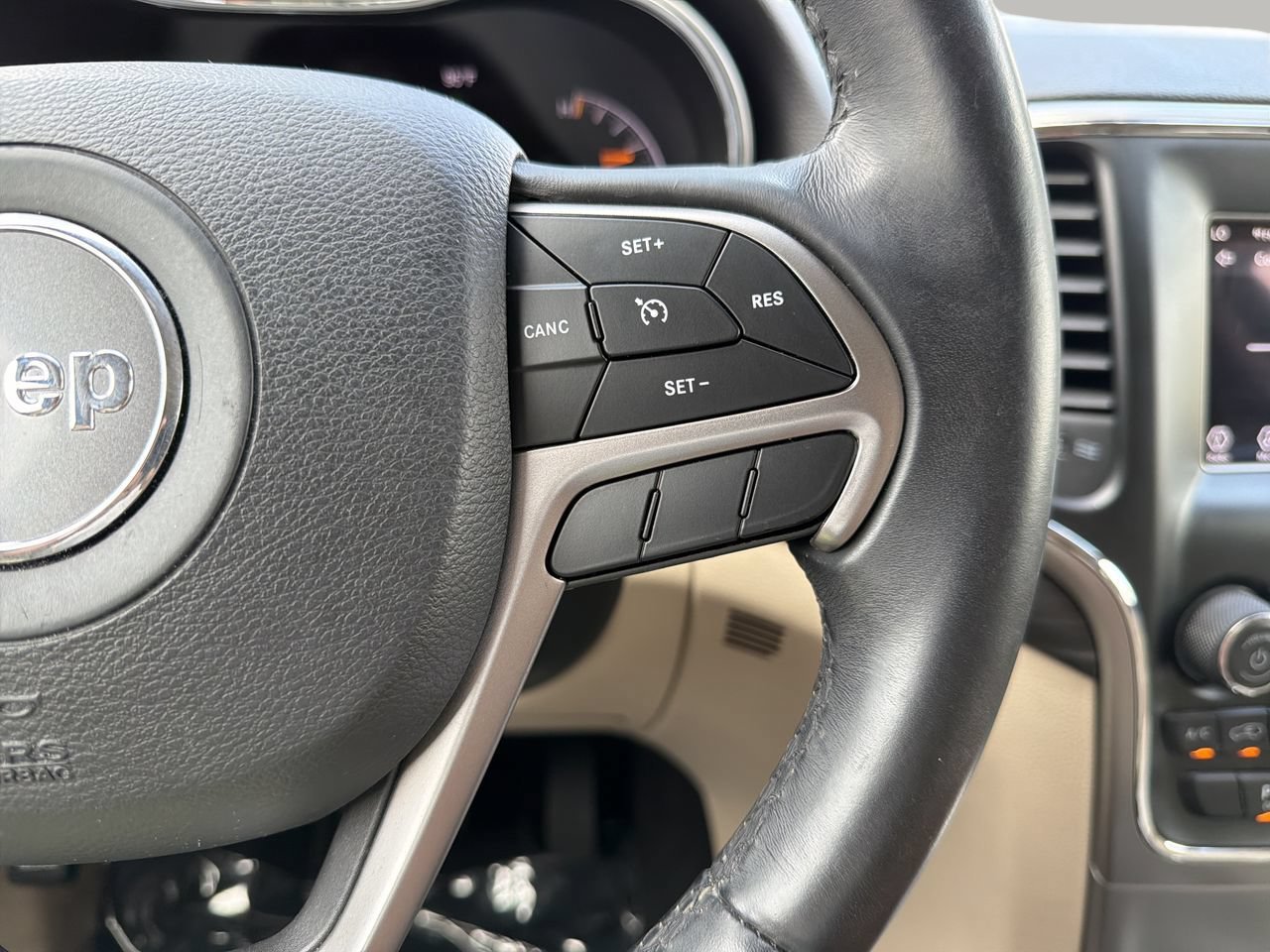 Used 2019 Jeep Grand Cherokee Laredo RWD image 26