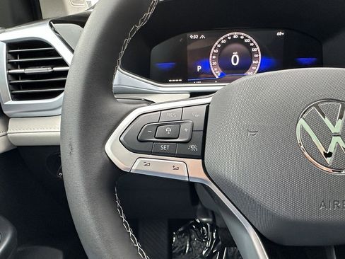 New 2025 Volkswagen Taos SE image 21