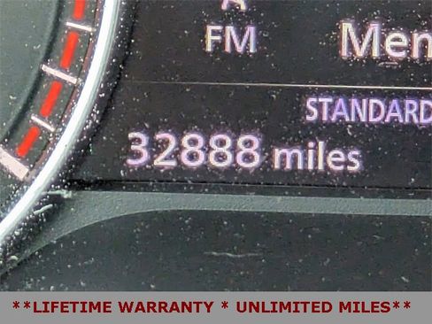 Used 2022 Nissan Pathfinder SV image 30