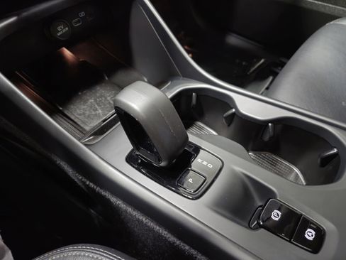 Used 2024 Volvo XC40 B5 Core image 35