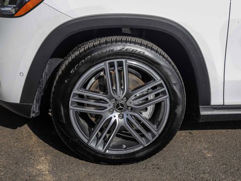 Used 2024 Mercedes-Benz GLS 450 4MATIC image 12