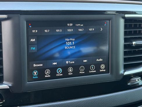 Used 2021 Chrysler Voyager L FWD image 27