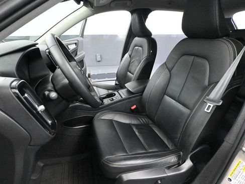 Used 2023 Volvo XC40 B5 Core AWD/4WD image 24