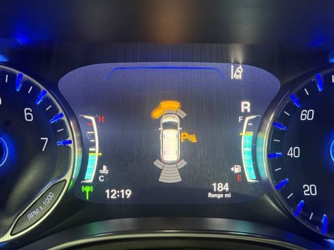 Used 2019 Chrysler Pacifica Limited w/ Advanced Safetytec Group FWD image 24
