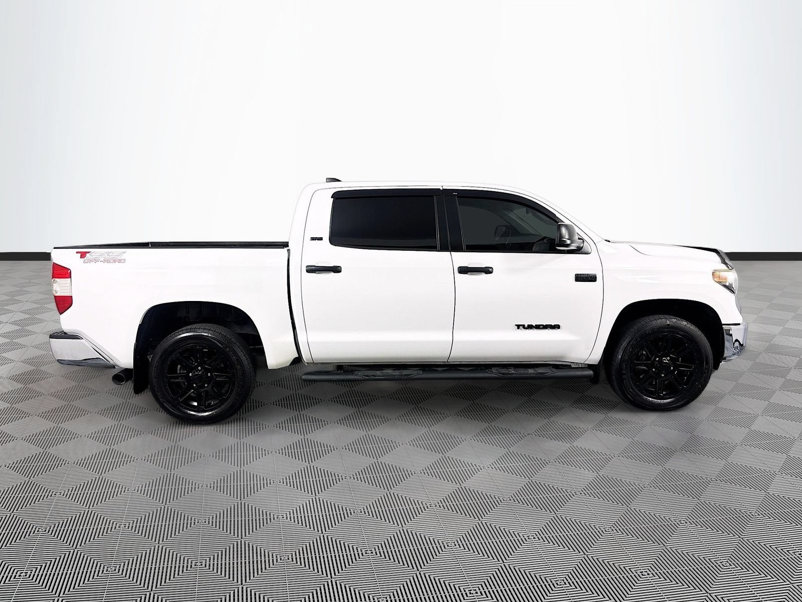 Used 2020 Toyota Tundra SR5 w/ SR5 Leather Package AWD/4WD image 8
