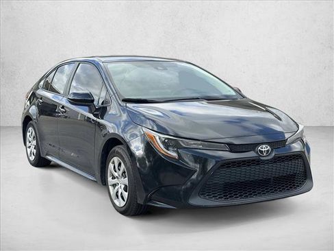 Used 2022 Toyota Corolla LE image 3