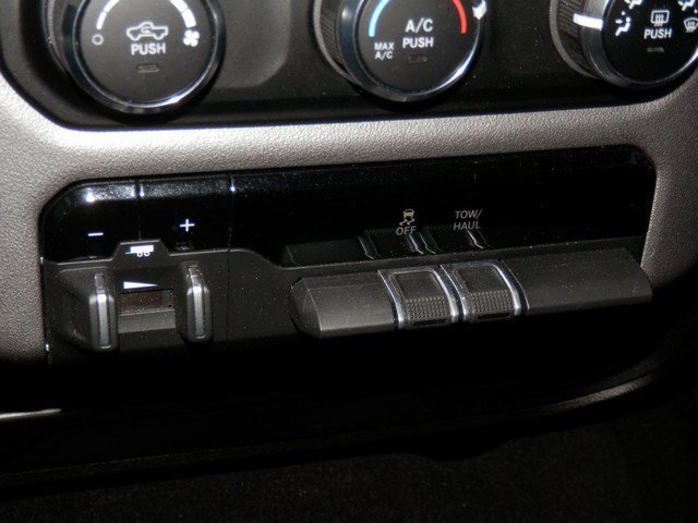Used 2024 RAM 2500 Big Horn AWD/4WD image 29