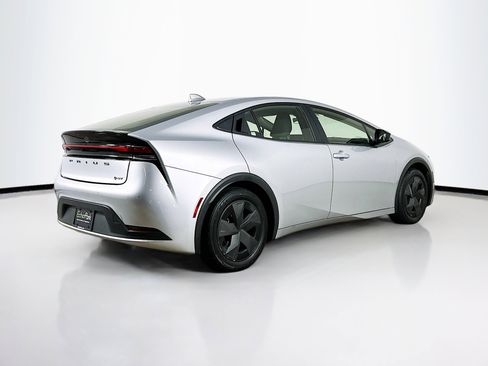 Used 2025 Toyota Prius LE image 9