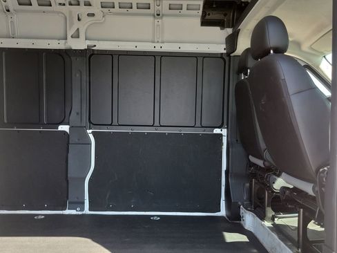 Used 2025 RAM ProMaster 2500 w/ Convenience Group FWD image 9