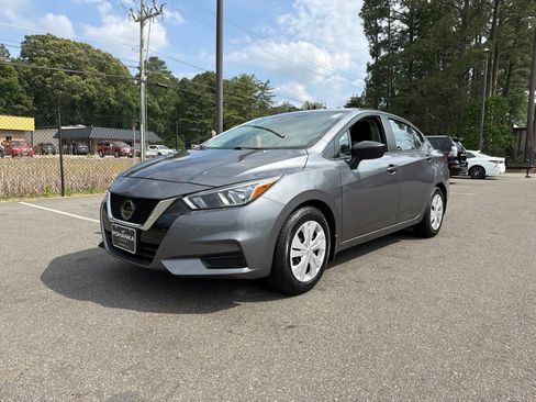 Used 2021 Nissan Versa S FWD image 2