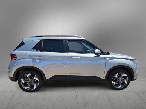 New 2026 Hyundai Venue SEL FWD image 9