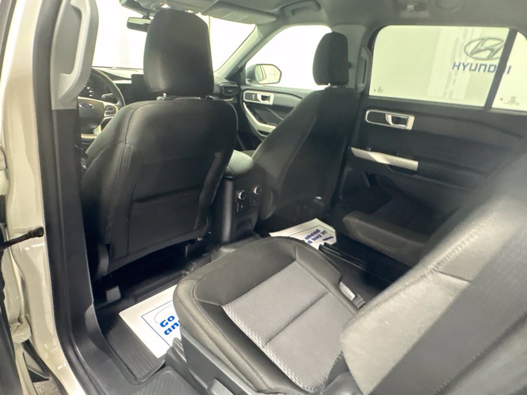 Used 2023 Ford Explorer XLT AWD/4WD image 20