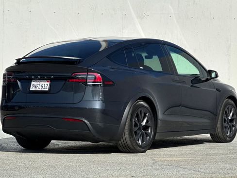 Used 2024 Tesla Model X image 3