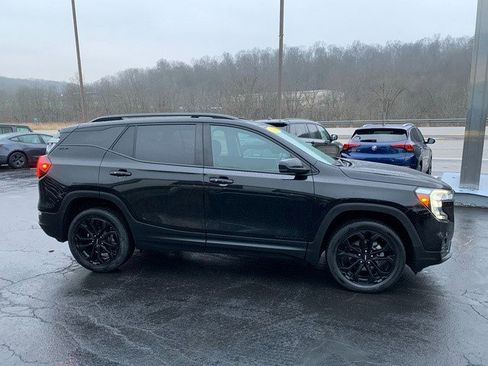 Certified 2022 GMC Terrain SLE w/ Driver Convenience Package image 6