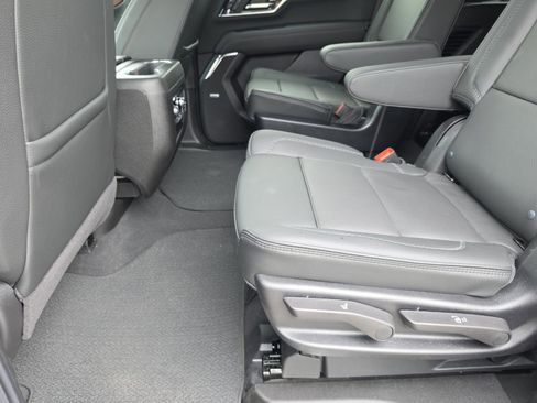 Used 2026 GMC Yukon Denali AWD/4WD image 8