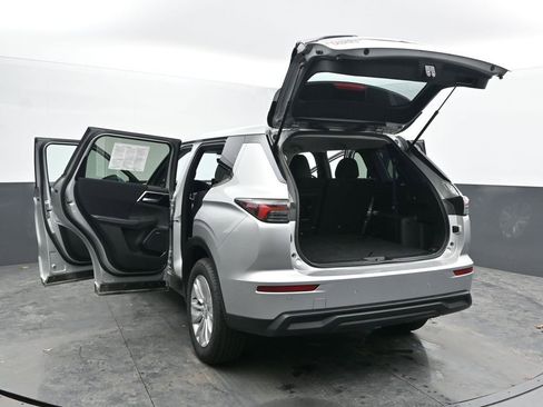 Used 2025 Mitsubishi Outlander ES image 54