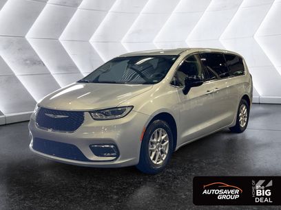 Used 2024 Chrysler Pacifica Touring-L