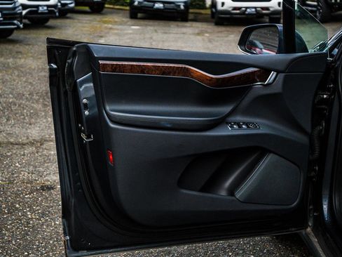 Used 2019 Tesla Model X 75D image 22