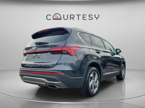 Used 2023 Hyundai Santa Fe SE image 3
