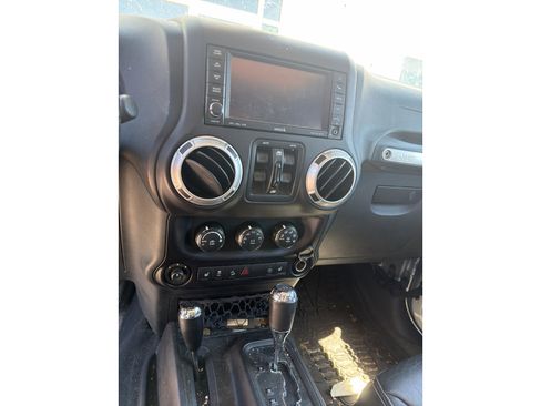 Used 2015 Jeep Wrangler Unlimited Rubicon AWD/4WD image 4