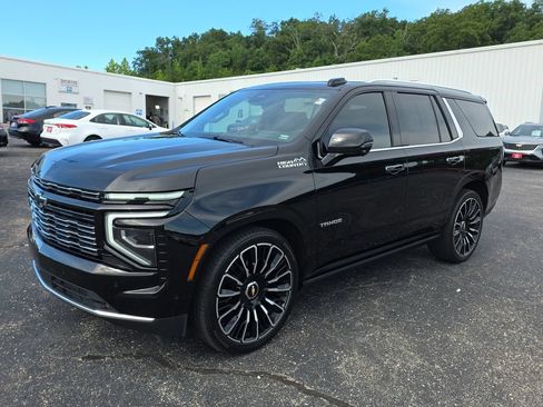 Used 2025 Chevrolet Tahoe High Country AWD/4WD image 4
