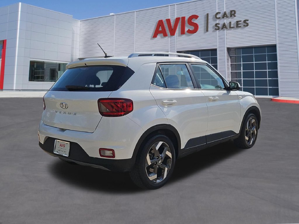 Used 2025 Hyundai Venue SEL FWD image 6