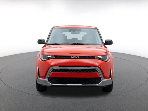 Used 2025 Kia Soul LX w/ LX Technology Package FWD image 2