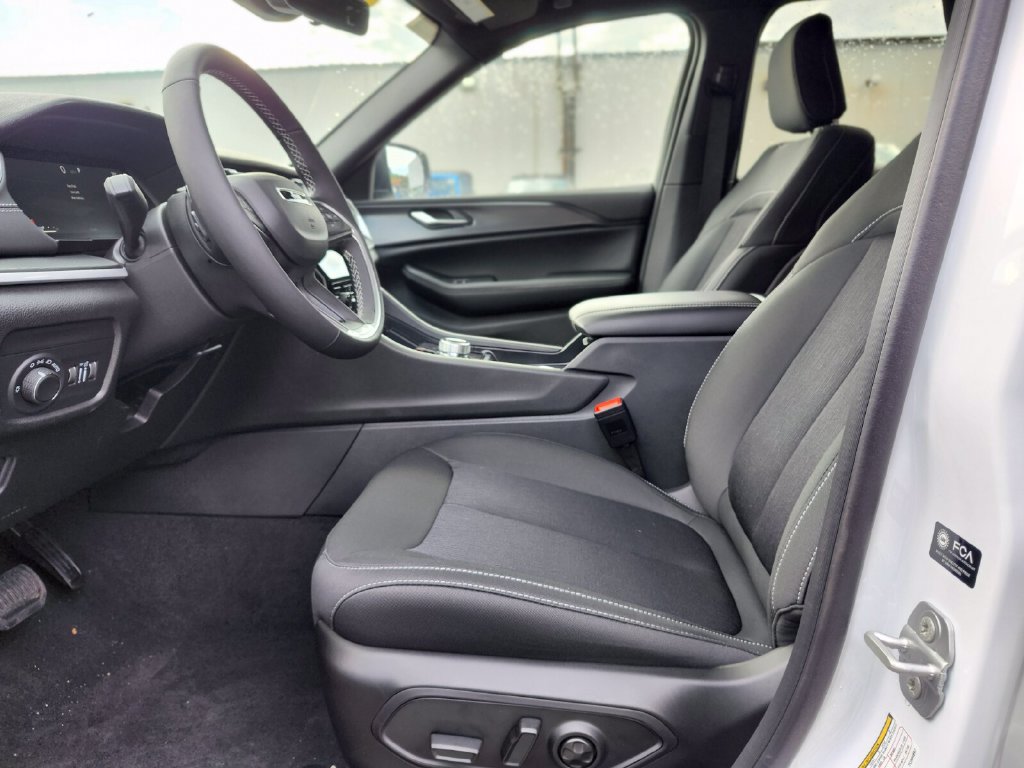 New 2026 Jeep Grand Cherokee Laredo X AWD/4WD image 18