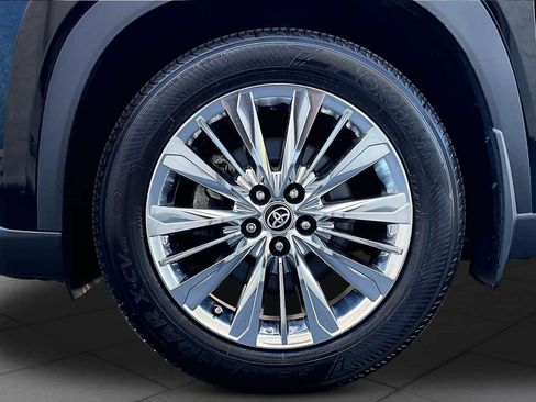 Used 2024 Toyota Grand Highlander Platinum image 11