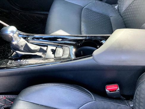 Used 2022 Toyota C-HR XLE image 17