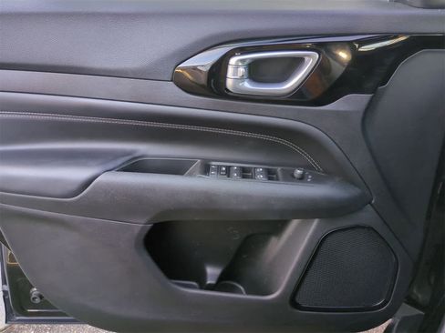 Certified 2022 Jeep Compass Altitude image 29