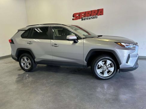 Used 2025 Toyota RAV4 XLE AWD/4WD image 2