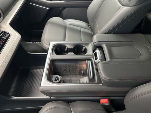 New 2025 Ford Expedition Active image 37